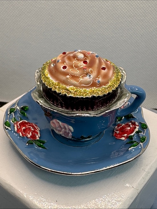 Cupcake Cupboard Other - Cupcake Cupboard Teacup Trinket Box - Blue with Gold & Pink Frosting 20/100